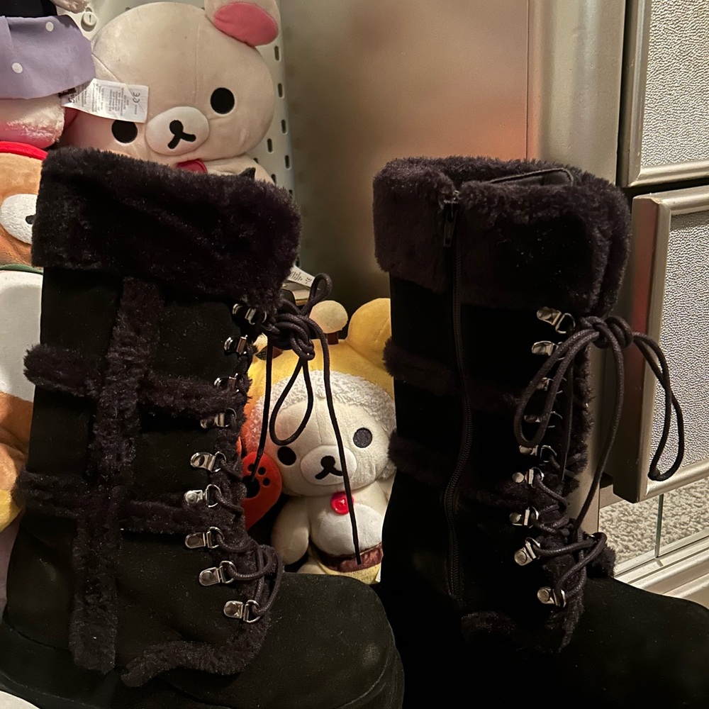 Black Fur-Lined Winter Boots